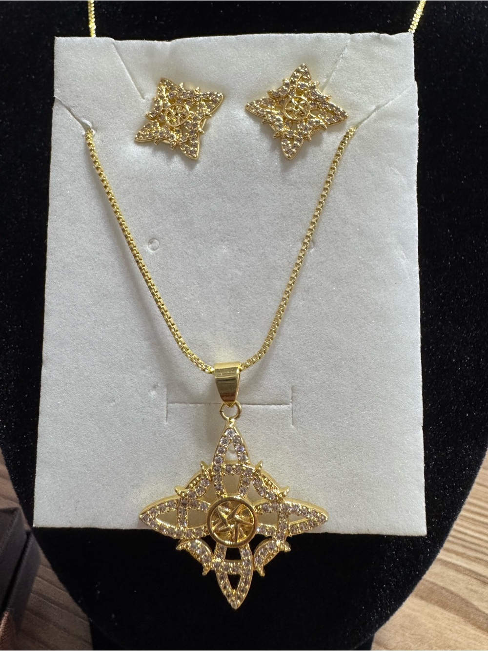 Gold Star Filigree Pendant Necklace and Stud Earring Set